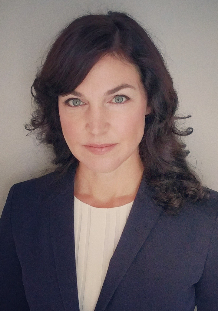 Emily Benfer headshot